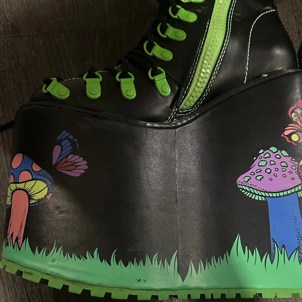 Current Mood Trippin’ Mushroom Graphic Platform Boots